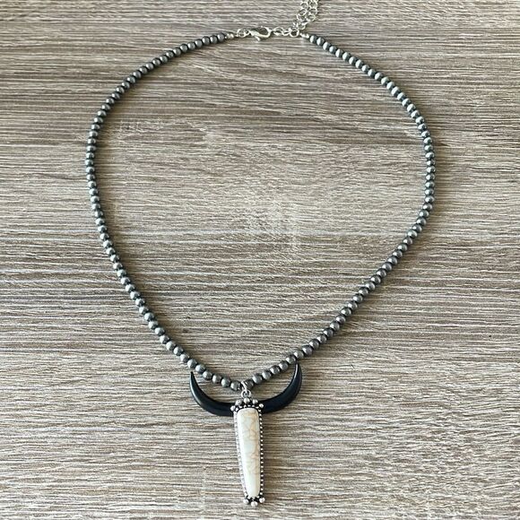 Horn Pendant Necklace N960 - Picture 2 of 4